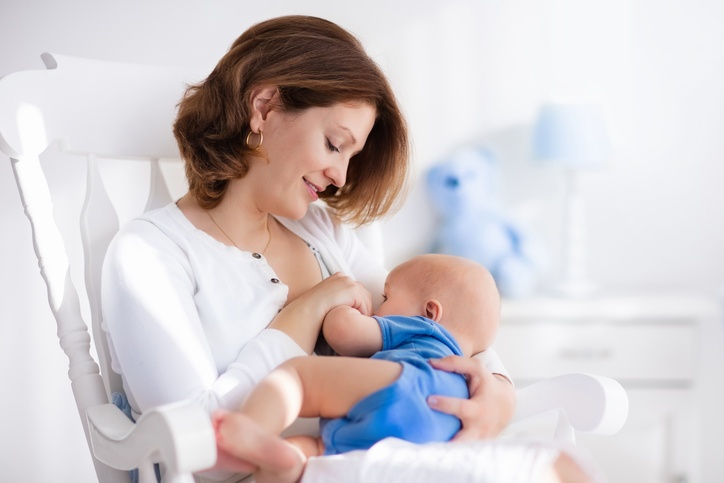 Essential breastfeeding tips for new parents to support infant health.